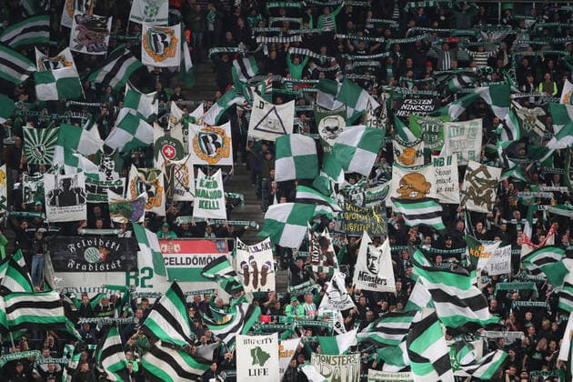 Fussball, Herren, Saison 2021 2022, UEFA Europa League (Gruppe G, 2. Spieltag), Ferencvaros Budapest - Real Betis Sevilla, Fans von Budapest, 30.09. 2021, Copyright: xSzilviaxMichellerx xMatthiasxKocx