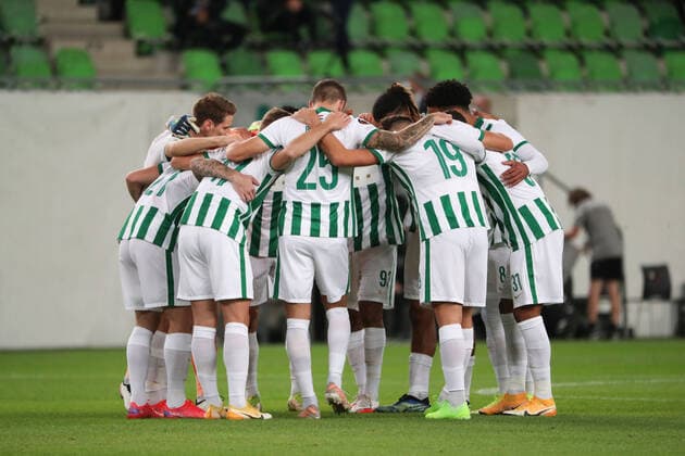 Fussball, Herren, Saison 2021 2022, UEFA Europa League (Gruppe G, 2. Spieltag), Ferencvaros Budapest - Real Betis Sevilla, Budapest motivert sich vor dem Spiel, 30.09. 2021, Copyright: xSzilviaxMichellerx xMatthiasxKocx
