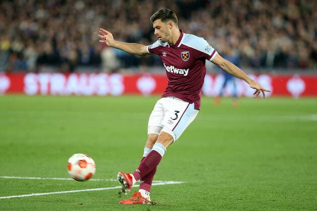 West Ham United v Rapid Vienna UEFA Europa League Aaron Cresswell of West Ham United in action during the UEFA Europa League Group H match at the London Stadium, Stratford Content Not Available For UK Newspapers Copyright: xPaulxChestertonx FIL-15928-0115