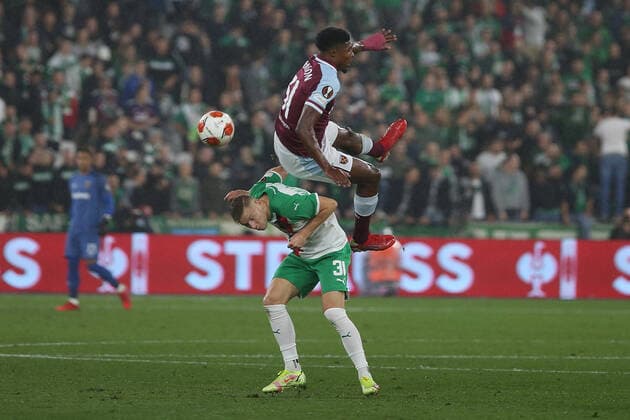 West Ham United v Rapid Vienna UEFA Europa League Maximilian Ullmann of Rapid Vienna and Ben Johnson of West Ham United in action during the UEFA Europa League Group H match at the London Stadium, Stratford Content Not Available For UK Newspapers Copyright: xPaulxChestertonx FIL-15928-0157