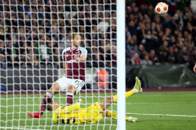 West Ham United v Rapid Vienna UEFA Europa League Craig Dawson of West Ham United in action during the UEFA Europa League Group H match at the London Stadium, Stratford Content Not Available For UK Newspapers Copyright: xPaulxChestertonx FIL-15928-0132