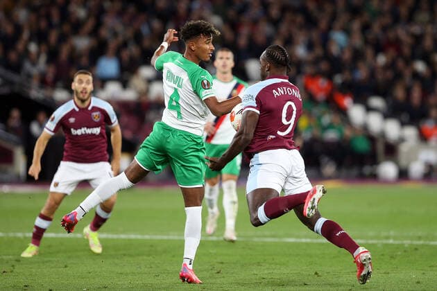 West Ham United v Rapid Vienna UEFA Europa League Emanuel Aiwu of Rapid Vienna and Michail Antonio of West Ham United in action during the UEFA Europa League Group H match at the London Stadium, Stratford Content Not Available For UK Newspapers Copyright: xPaulxChestertonx FIL-15928-0136