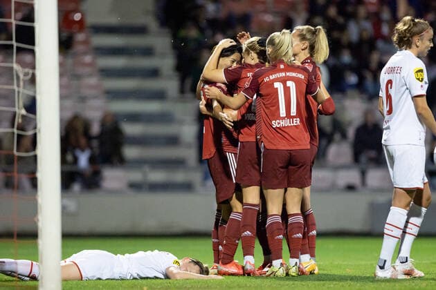 01.10.2021, xedx, GER, Koeln, Franz-Kremer-Stadion, Frauenfußball, die Liga, Flyeralarm Frauen Bundesliga, Saison 2021 2022, Spieltag 4, photogreva 1. FC Koeln Frauen - FC Bayern Muenchen Frauen, women, FCB, FCK, womensoccer Tor, Torjubel, Celebration, Emotions, Jubel, Saki Kumagai DFL regulations prohibit any use of photographs as image sequences and or quasi-video