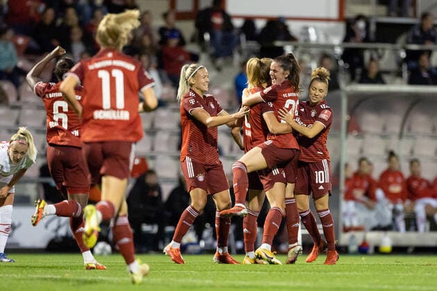 01.10.2021, xedx, GER, Koeln, Franz-Kremer-Stadion, Frauenfußball, die Liga, Flyeralarm Frauen Bundesliga, Saison 2021 2022, Spieltag 4, photogreva 1. FC Koeln Frauen - FC Bayern Muenchen Frauen, women, FCB, FCK, womensoccer Tor, Torjubel, Celebration, Emotions, Jubel, Maximiliane Rall, Sarah Zadrazil DFL regulations prohibit any use of photographs as image sequences and or quasi-video