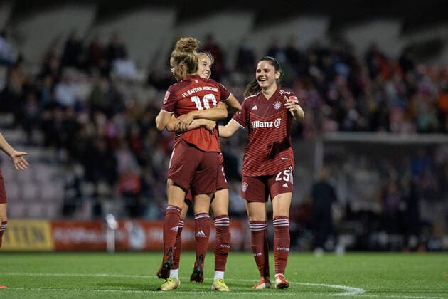 01.10.2021, xedx, GER, Koeln, Franz-Kremer-Stadion, Frauenfußball, die Liga, Flyeralarm Frauen Bundesliga, Saison 2021 2022, Spieltag 4, photogreva 1. FC Koeln Frauen - FC Bayern Muenchen Frauen, women, FCB, FCK, womensoccer Tor, Torjubel, Celebration, Emotions, Jubel, Linda Dallmann DFL regulations prohibit any use of photographs as image sequences and or quasi-video