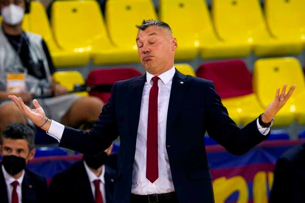 Barcelona s head coach Sarunas Jasikevicius reacts during the Euroleague Basketball match between Barça Basket and Alba Berlin held at Palau Blaugrana arena, in Barcelona, Spain, 01 October 2021. BARÇA BASKET vs ALBA BERLIN !ACHTUNG: NUR REDAKTIONELLE NUTZUNG!  Copyright: xEnricxFontcubertax GRAF3324 20211001-d1fab04f825c664f9b61ff7347a04bdafa3423eb