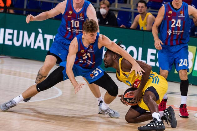 October 1, 2021, Barcelona, Barcelona, Spain: Jaleen Smith of Alba Berlin fights with Rokas Jokubaitis of FC Barcelona, Barca during the Turkish Airlines EuroLeague match between FC Barcelona and Alba Berlin at Palau Blaugrana on October 01, 2021 in Barcelona, Spain. Barcelona Spain - ZUMAa181 20211001_zaa_a181_113 Copyright: xJavierxBorregox