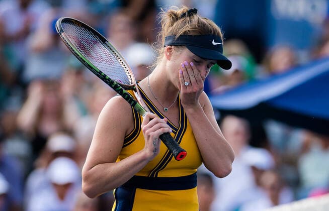 October 1, 2021, CHICAGO, UNITED STATES: Elina Svitolina of the Ukraine in action during the quarter-final of the 2021 Chicago Fall Tennis Classic WTA, Tennis Damen 500 tennis tournament against Ons Jabeur of Tunisia CHICAGO UNITED STATES - ZUMAa181 20211001_zaa_a181_143 Copyright: xRobxPrangex