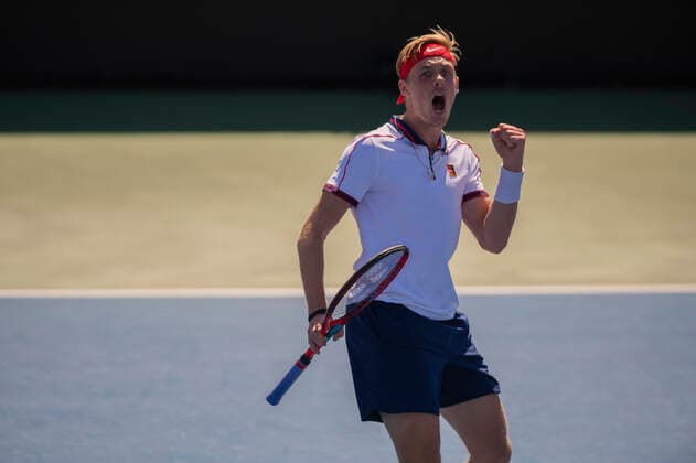 October 1, 2021, San Diego, California, USA: DENIS SHAPOVALOV of Canada reacts to a good play against Cameron Norrie of Great Britain at the San Diego Open tennis tournament. San Diego USA - ZUMAb202 20211001_znp_b202_004 Copyright: xDavidxBarakx