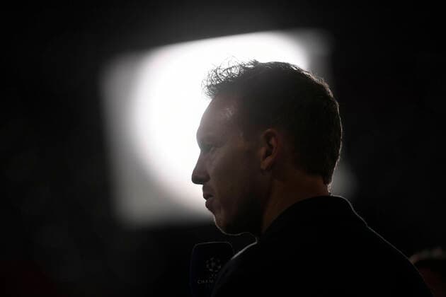 29.09.2021, Fussball UEFA Championsleague 2021 2022: Vorrunde, 2.Spieltag, FC Bayern München - Dynamo Kiew, in der Allianz-Arena München. Trainer Julian Nagelsmann (FC Bayern München) im Gegenlicht der TV-Scheinwerfer.
