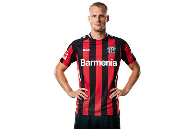 Mitchel Bakker; Bayer 04 Leverkusen; 1.BL, Porträttermin 2021 2022