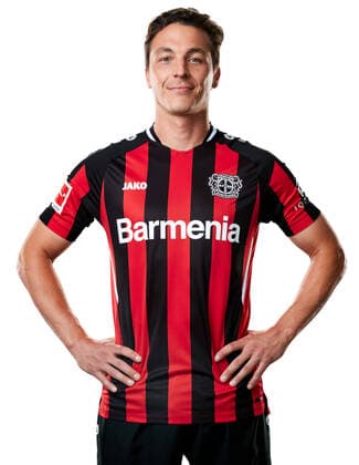 Julian Baumgartlinger; Bayer 04 Leverkusen; 1.BL, Porträttermin 2021 2022