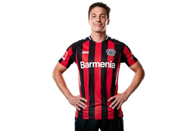 Julian Baumgartlinger; Bayer 04 Leverkusen; 1.BL, Porträttermin 2021 2022
