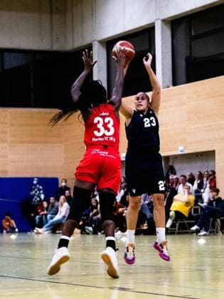 Duesseldorf, Germany, October 1s Evgenia Kollatou ( 23 Capitol Bascats ) gets blocked by Nicole Enabosi ( 33 Herner TC ) during the 1. Toyota Damen Basketball Bundesliga game between the Capitol Bascats Duesseldorf and Herner TC at Wekita Sportarena in Duesseldorf 1. Toyota Damen Basketball Bundesliga - Capitol Bascats Duesseld 