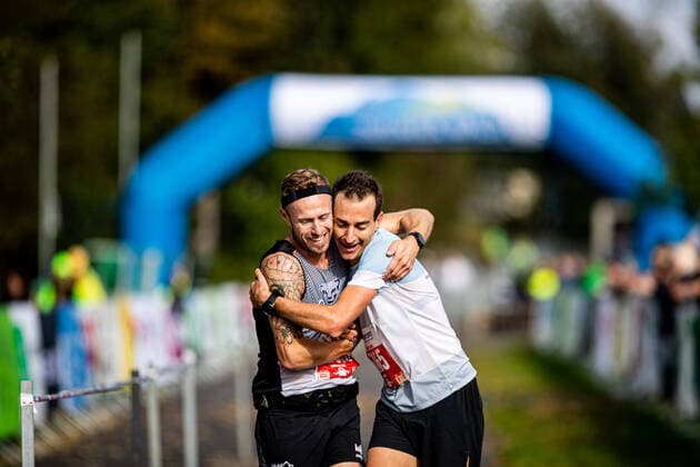 Bilder des Jahres 2021, Sport 10 Oktober Sport Themen der Woche KW39 Sport Bilder des Tages 02.10.2021, GER, 48.GutsMuths-Rennsteiglauf Zieleinlauf Ruedi Becker & Andi Rieder Sportler, Teilnehmer, Athleten während des Wettkampf, Zieleinlauf in Schmiedefeld Schmiedefeld Rennsteig Thüringen Deutschland *** 02 10 2021, GER, 48 GutsMuths Rennsteiglauf Finish Ruedi Becker Andi Rieder Athletes, Participants, Athletes during the race, Finish in Schmiedefeld Schmiedefeld Rennsteig Thuringia Germany
