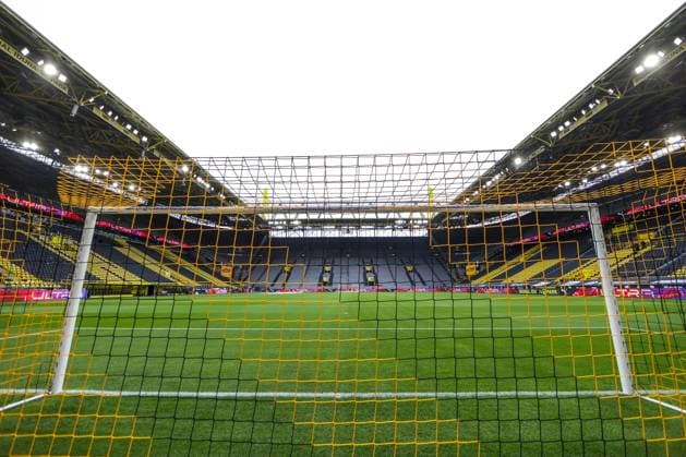 02.10.2021, Fussball, Saison 2021 2022, 1. Bundesliga, 7. Spieltag, Borussia Dortmund - FC Augsburg Der leere Signal Iduna Park kurz vor Anpfiff. Foto: Dennis Ewert RHR-Foto DFL REGULATIONS PROHIBIT ANY USE OF PHOTOGRAPHS AS IMAGE SEQUENCES AND OR QUASI-VIDEO. Dortmund Signal Iduna Park NRW Deutschland xRHR-FOTOx xDEx