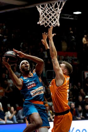 02.10.2021, easyCredit Basketball Bundesliga, Magentasport BBL Pokal, Saison 2020 2021, Herren, Chemnitz Niners - Ratiopharm Ulm Jaron Blossomgame, Ratiopharm Ulm, Jan Niklas Wimberg, Niners Chemnitz Chemnitz Messe Chemnitz Sachsen Germany