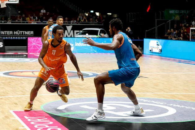 02.10.2021, easyCredit Basketball Bundesliga, Magentasport BBL Pokal, Saison 2020 2021, Herren, Chemnitz Niners - Ratiopharm Ulm Isiaha Mike, Niners Chemnitz, Cristiano Felicio, Ratiopharm Ulm Chemnitz Messe Chemnitz Sachsen Germany