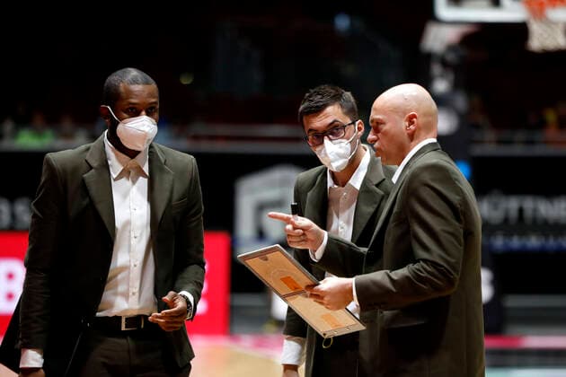 02.10.2021, easyCredit Basketball Bundesliga, Magentasport BBL Pokal, Saison 2020 2021, Herren, Chemnitz Niners - Ratiopharm Ulm Virgil Matthews (Assistant Coach), Niners Chemnitz, Gjorgji Kochov (Assistant Coach), Niners Chemnitz, Rodrigo Pastore (Headcoach), Niners Chemnitz Chemnitz Messe Chemnitz Sachsen Germany