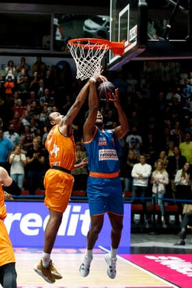 02.10.2021, easyCredit Basketball Bundesliga, Magentasport BBL Pokal, Saison 2020 2021, Herren, Chemnitz Niners - Ratiopharm Ulm Darion Atkins, Niners Chemnitz, Cristiano Felicio, Ratiopharm Ulm Chemnitz Messe Chemnitz Sachsen Germany