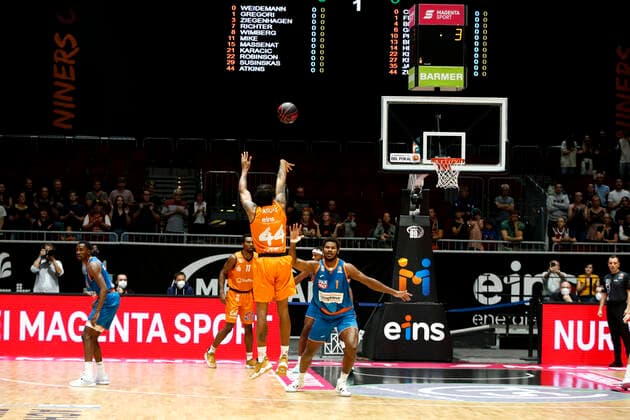 02.10.2021, easyCredit Basketball Bundesliga, Magentasport BBL Pokal, Saison 2020 2021, Herren, Chemnitz Niners - Ratiopharm Ulm Darion Atkins, Niners Chemnitz Chemnitz Messe Chemnitz Sachsen Germany