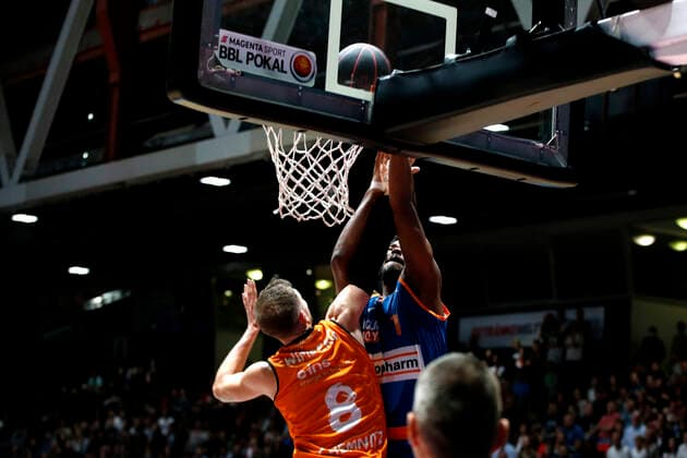 02.10.2021, easyCredit Basketball Bundesliga, Magentasport BBL Pokal, Saison 2020 2021, Herren, Chemnitz Niners - Ratiopharm Ulm Jan Niklas Wimberg, Niners Chemnitz, Cristiano Felicio, Ratiopharm Ulm Chemnitz Messe Chemnitz Sachsen Germany