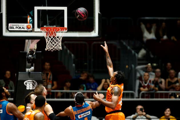 02.10.2021, easyCredit Basketball Bundesliga, Magentasport BBL Pokal, Saison 2020 2021, Herren, Chemnitz Niners - Ratiopharm Ulm Darion Atkins, Niners Chemnitz Chemnitz Messe Chemnitz Sachsen Germany