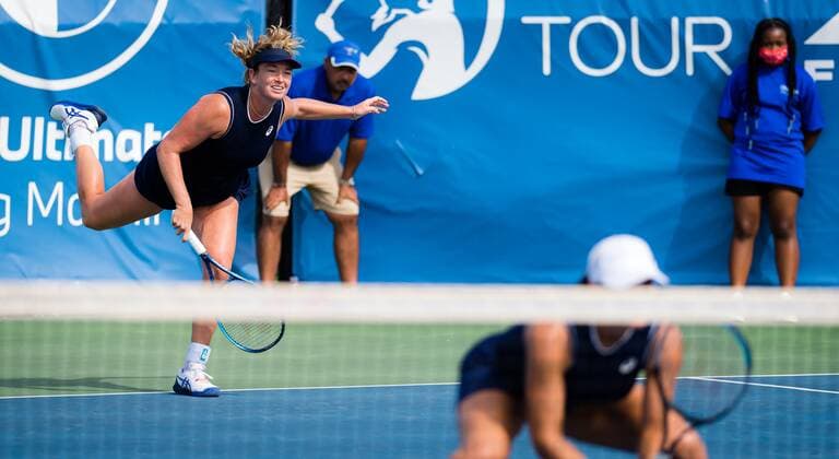 Mandatory Credit: Photo by Rob Prange Shutterstock (12471261g) CoCo Vandeweghe & Caroline Dolehide of the United States in action during the doubles semi-final of the 2021 Chicago Fall Tennis Classic WTA, Tennis Damen 500 tennis tournament Chicago Fall Tennis Classic 2021, Tennis, Chicago, USA - 02 Oct 2021 Chicago Fall Tennis Classic 2021, Tennis, Chicago, USA - 02 Oct 2021  Copyright: xRobxPrange Shutterstockx 12471261g