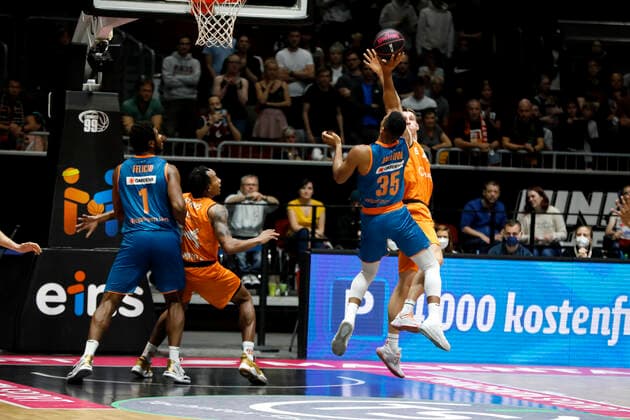 02.10.2021, easyCredit Basketball Bundesliga, Magentasport BBL Pokal, Saison 2020 2021, Herren, Chemnitz Niners - Ratiopharm Ulm Karim Jallow, Ratiopharm Ulm Chemnitz Messe Chemnitz Sachsen Germany