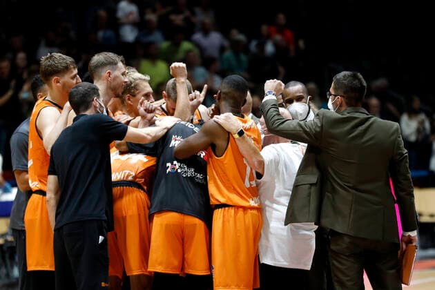 02.10.2021, easyCredit Basketball Bundesliga, Magentasport BBL Pokal, Saison 2020 2021, Herren, Chemnitz Niners - Ratiopharm Ulm Siegerjubel nach dem Spiel Chemnitz Messe Chemnitz Sachsen Germany