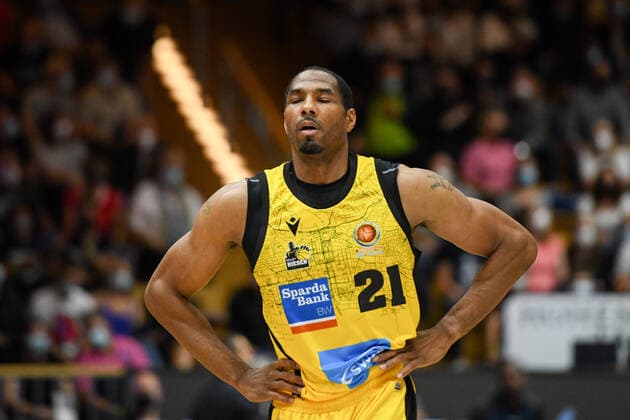 Tremmell Darden (MHP Riesen Ludwigsburg) unzufrieden, GER, HAKRO Merlins Crailsheim vs. MHP Riesen Ludwigsburg, 02.10.2021, Achtelfinale BBL Pokal, Spielzeit 2021 2022 GER, HAKRO Merlins Crailsheim vs. MHP Riesen Ludwigsburg, 02.10.2021, Achtelfinale BBL Pokal, Spielzeit 2021 2022 Crailsheim Copyright: xEibner MichaelxMemmlerx EP_MMR