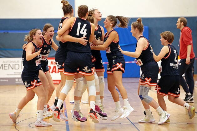 02.10.2021, xovx, Basketball Damen 2. Bundesliga DBBL, Bender Baskets Grünberg - Panthers Academy Osnabrück Jubel bei den Spielerinnen der Bender Baskets Grünberg nach dem 84:78 Sieg gegen die Panthers Academy Osnabrück. Grünberg Sporthalle Theo-Koch-Schule Hessen Deutschland (DE)