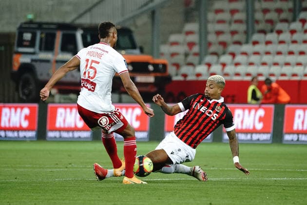 Mario Lemina (OGC Nice) - Steve Mounie (Brest) FOOTBALL : OGC Nice vs Brest - Ligue 1 Uber Eats - Nice - 02 10 2021 NorbertScanella Panoramic 