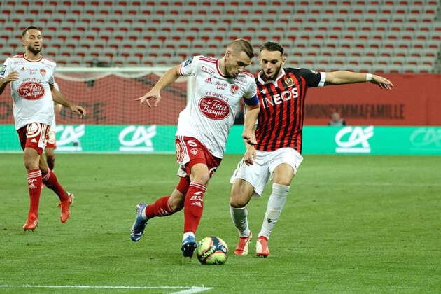 Amine Gouiri (OGC Nice) - Brendan Chardonnet (Brest) FOOTBALL : OGC Nice vs Brest - Ligue 1 Uber Eats - Nice - 02 10 2021 NorbertScanella Panoramic 