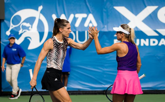 October 2, 2021, CHICAGO, UNITED STATES: Andrea Petkovic of Germany in action during the doubles semi-final with partner Kveta Peschke at the 2021 Chicago Fall Tennis Classic WTA, Tennis Damen 500 tennis tournament CHICAGO UNITED STATES - ZUMAa181 20211002_zaa_a181_200 Copyright: xRobxPrangex