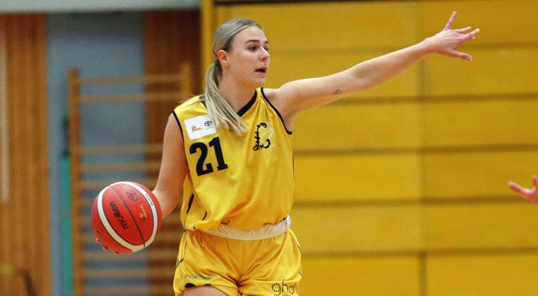 Ludwigsburg , 2. Bundesliga Basketball , BSG Basket Ladies Ludwigsburg vs. USC Heidelberg II , Luzie hegele ( BSG )