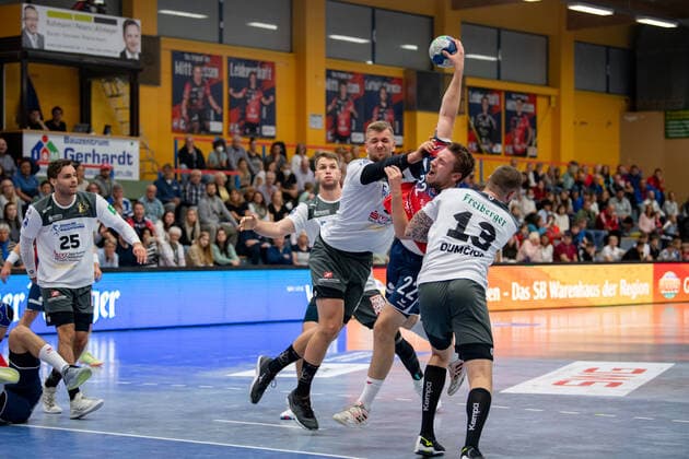 2. Handball Bundesliga; TV Huettenberg - HC Elbflorenz 02.10.21 Dominik Mappes ( 22 TV Huettenberg), Mindaugas Dumcius ( 13 HC Elbflorenz), Michael Schulz ( 33 HC Elbflorenz), Sebastian Gress ( 25 HC Elbflorenz) Sportzentrum Huettenberg, 02.10.21 Copyright: xBEAUTIFULxSPORTS Roeczeyx