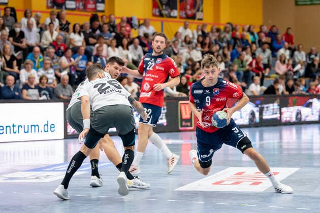 2. Handball Bundesliga; TV Huettenberg - HC Elbflorenz 02.10.21 Niklas Theiss ( 9 TV Huettenberg), Dominik Mappes ( 22 TV Huettenberg), Marek Vanco ( 26 HC Elbflorenz), Philip Jungemann ( 21 HC Elbflorenz) Sportzentrum Huettenberg, 02.10.21 Copyright: xBEAUTIFULxSPORTS Roeczeyx