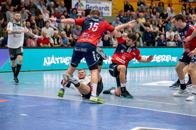 2. Handball Bundesliga; TV Huettenberg - HC Elbflorenz 02.10.21 Michael Schulz ( 33 HC Elbflorenz), Moritz Zoerb ( 15 TV Huettenberg), Hendrik Schreiber ( 51 TV Huettenberg), Mindaugas Dumcius ( 13 HC Elbflorenz), Johannes Klein ( 33 TV Huettenberg) Sportzentrum Huettenberg, 02.10.21 Copyright: xBEAUTIFULxSPORTS Roeczeyx