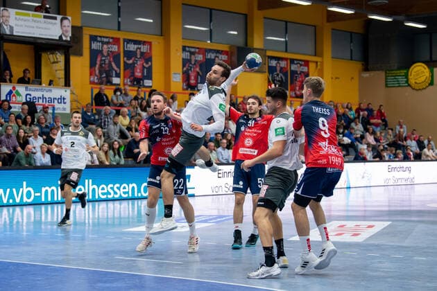 2. Handball Bundesliga; TV Huettenberg - HC Elbflorenz 02.10.21 Sebastian Gress ( 25 HC Elbflorenz), Philip Jungemann ( 21 HC Elbflorenz), Niklas Theiss ( 9 TV Huettenberg), Hendrik Schreiber ( 51 TV Huettenberg), Dominik Mappes ( 22 TV Huettenberg), Rene Zobel ( 2 HC Elbflorenz) Sportzentrum Huettenberg, 02.10.21 Copyright: xBEAUTIFULxSPORTS Roeczeyx