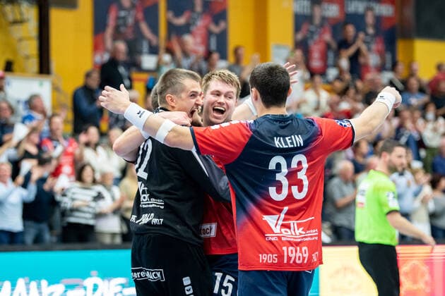2. Handball Bundesliga; TV Huettenberg - HC Elbflorenz 02.10.21 Dominik Plaue ( 12 TV Huettenberg), Moritz Zoerb ( 15 TV Huettenberg), Johannes Klein ( 33 TV Huettenberg) Sportzentrum Huettenberg, 02.10.21 Copyright: xBEAUTIFULxSPORTS Roeczeyx