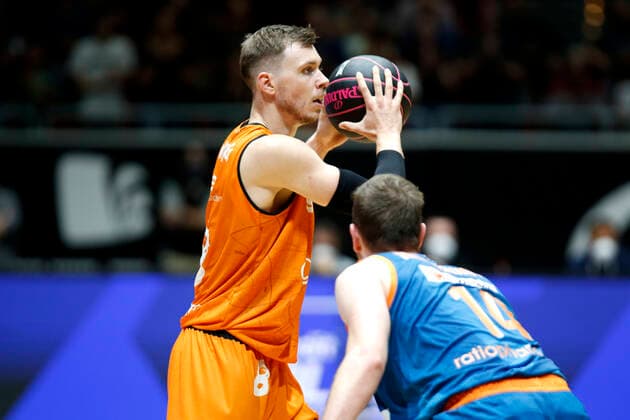 02.10.2021, easyCredit Basketball Bundesliga, Magentasport BBL Pokal, Saison 2020 2021, Herren, Chemnitz Niners - Ratiopharm Ulm Jan Niklas Wimberg, Niners Chemnitz Chemnitz Messe Chemnitz Sachsen Germany