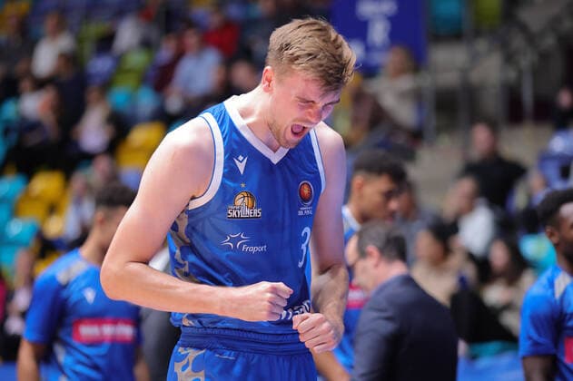 Fraport Skyliners - EWE Baskets Oldenburg, BBL-Pokal Matt Haarms (Fraport Skyliner, 3). Basketball-Spiel des MagentaSport BBL Pokal-Achtelfinales zwischen den Fraport Skyliners und den EWE Baskets Oldenburg am 3. Oktober 2021 in der Fraport-Arena in Frankfurt am Main., Frankfurt am Main Hessen Deutschland Fraport-Arena