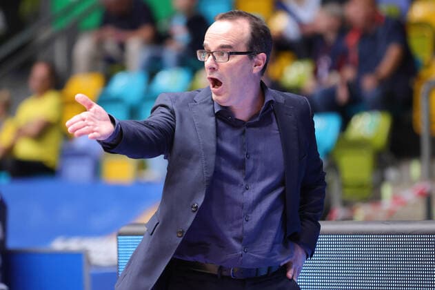 Fraport Skyliners - EWE Baskets Oldenburg, BBL-Pokal Head Coach Diego Ocampo (Fraport Skyliner). Basketball-Spiel des MagentaSport BBL Pokal-Achtelfinales zwischen den Fraport Skyliners und den EWE Baskets Oldenburg am 3. Oktober 2021 in der Fraport-Arena in Frankfurt am Main., Frankfurt am Main Hessen Deutschland Fraport-Arena