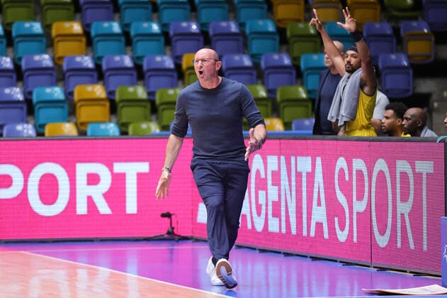 Fraport Skyliners - EWE Baskets Oldenburg, BBL-Pokal Head Coach Mladen Drijencic (Baskets Oldenburg). Basketball-Spiel des MagentaSport BBL Pokal-Achtelfinales zwischen den Fraport Skyliners und den EWE Baskets Oldenburg am 3. Oktober 2021 in der Fraport-Arena in Frankfurt am Main., Frankfurt am Main Hessen Deutschland Fraport-Arena