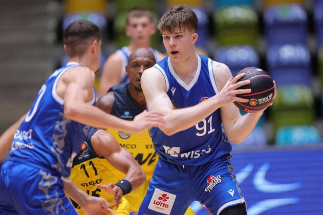 Fraport Skyliners - EWE Baskets Oldenburg, BBL-Pokal Alexander Richardson (Fraport Skyliner, 91). Basketball-Spiel des MagentaSport BBL Pokal-Achtelfinales zwischen den Fraport Skyliners und den EWE Baskets Oldenburg am 3. Oktober 2021 in der Fraport-Arena in Frankfurt am Main., Frankfurt am Main Hessen Deutschland Fraport-Arena