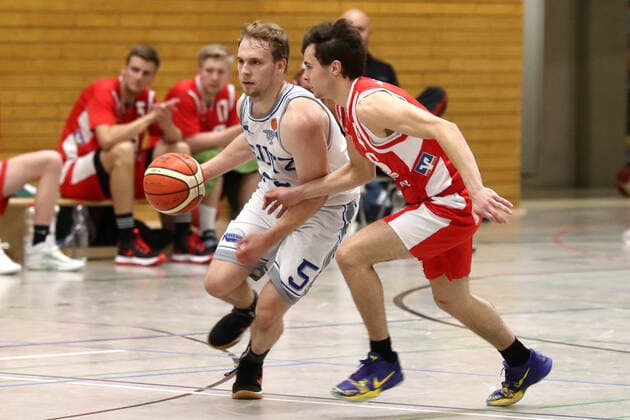 Deutzer TV vs. BSV Münsterland Baskets Wulfen, Basketball, Regionalliga, links: Patrick Reusch (Deutz), 03.10.2020, Bild: