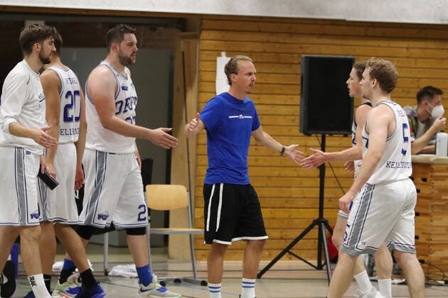 Deutzer TV vs. BSV Münsterland Baskets Wulfen, Basketball, Regionalliga, in blau: Trainer Nils Müller (Deutz), 03.10.2020, Bild: