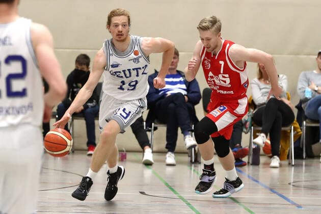 Deutzer TV vs. BSV Münsterland Baskets Wulfen, Basketball, Regionalliga, links: Philipp Pfeifer (Deutz), 03.10.2020, Bild: