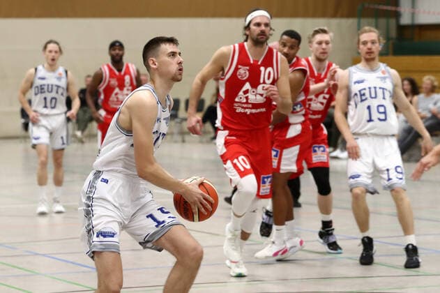 Deutzer TV vs. BSV Münsterland Baskets Wulfen, Basketball, Regionalliga, Julian Litera (Deutz), 03.10.2020, Bild: